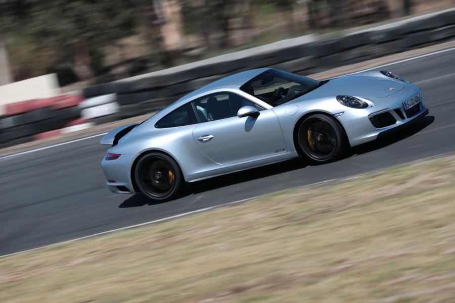  Porsche 911 Carrera GTS Coupe 2017 года  (WW) (фото 19 из 44)